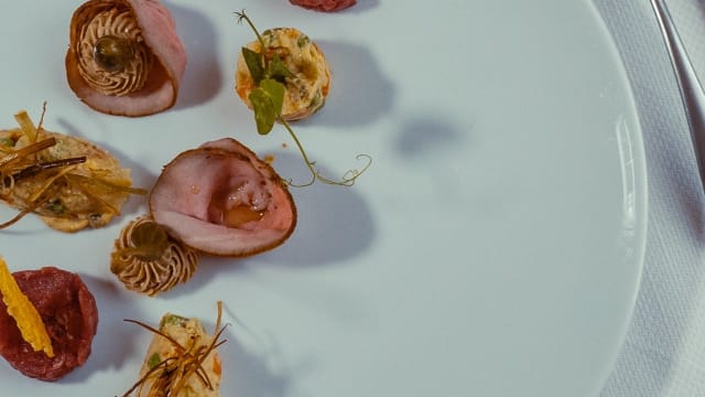 Carne cruda di fassona, vitello tonnato e insalata russa