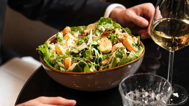 Salade César, suprême de poulet fermier du Gâtinais