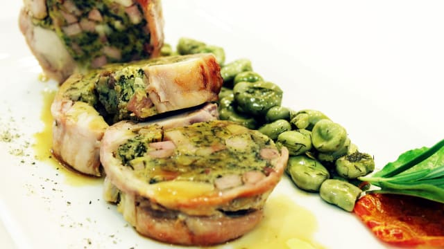 Coniglio disossato in porchetta