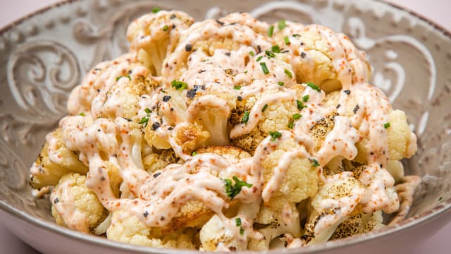 coliflor al horno con mayonesa de tajin citrico