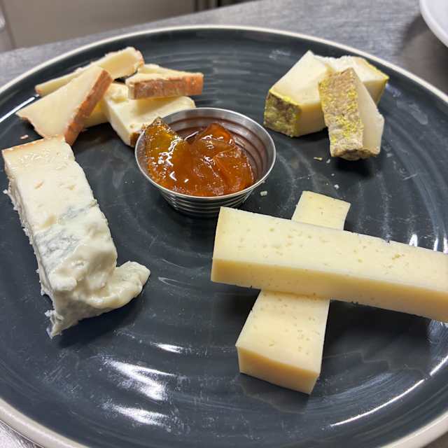 Degustazione di formaggi del territorio