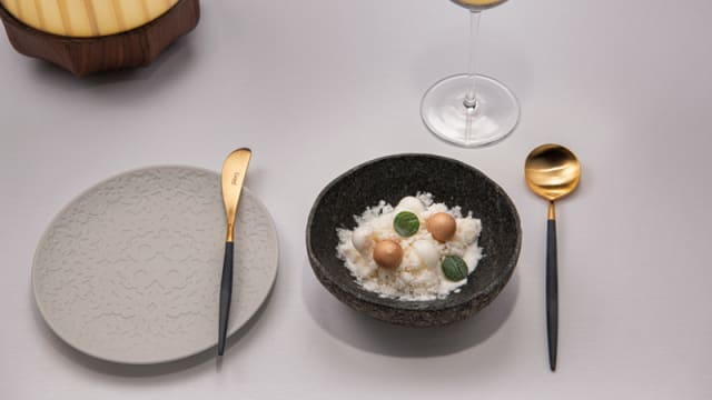 Tasting menu: Maré Cheia | Pearl Oyster / Horseradish