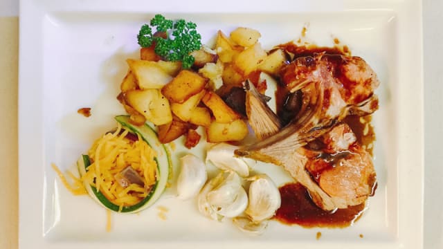 Côtes d'Agneau de Lozère rôti à l'ail