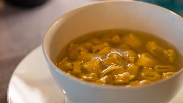 Cappelletti in brodo di cappone	
