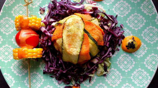 Muffin semi integrale con zucchine, pasta kataifi, briciole di pistacchi e scamorza affumicata