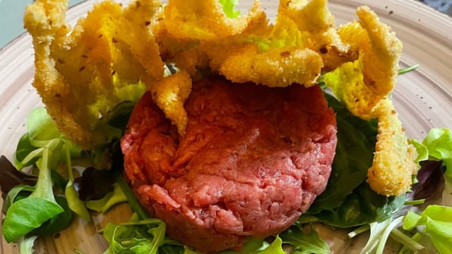 Tartare di Manzo con Fiore di Zucca