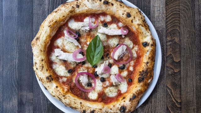 Pizza au thon mariné maison