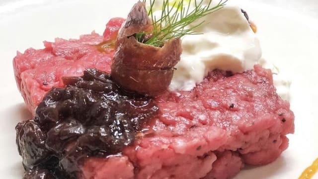 Tartare di Fassona Piemontese, muusse di ricotta e acciughe Campisi