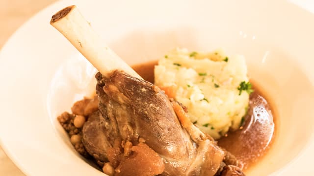 Suggestion Souris d'agneau confite aux fruits secs, polenta à la fêta  chef