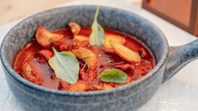 Polpo alla Luciana con patate novelle