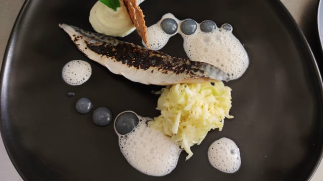 Maquereau mariné, Aïoli  à l'estragon, chou blanc, fenouil et Granny Smith