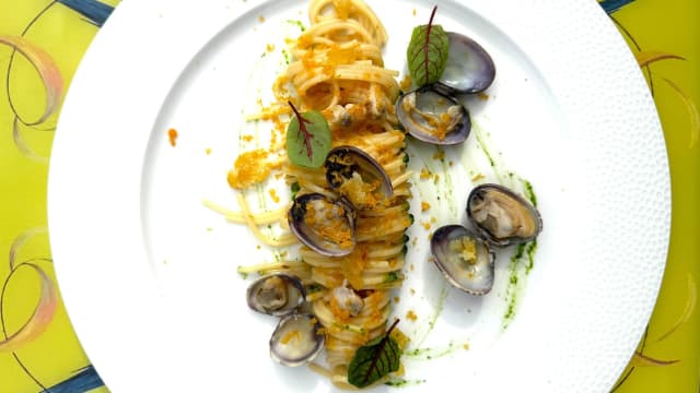 Spaghetti alle vongole e bottarga di Muggine 