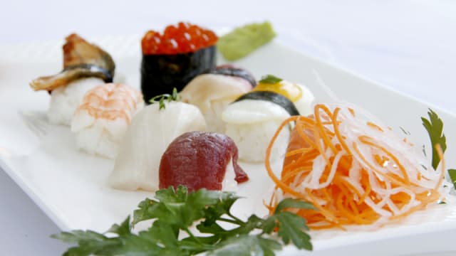 Sushi variado