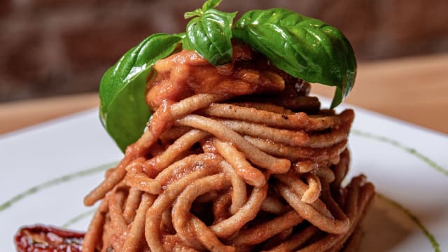Spaghettoni Pomodoro Bio e Basilico Fresco