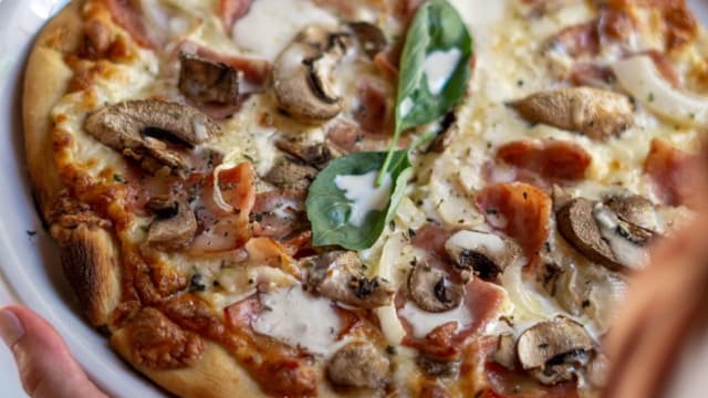 Pizza cremosa 