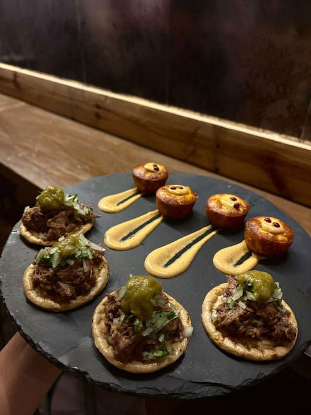 Sopecito de Mole y Mini tortilla 