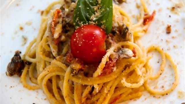 Spaghetti con alici di Cetara