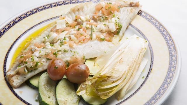 Rodaballo a la plancha con bechamel de almendra tostada