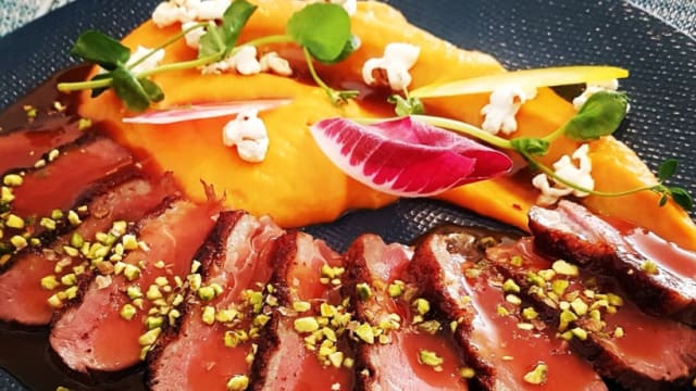 Magret de Canard Rôti au Miel et Pistaches, Mousseline de Patates douces