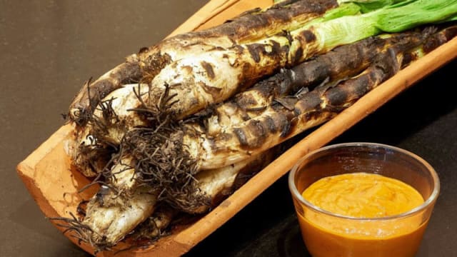 Calçots de Valls con Romesco a la Brasa