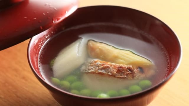 Bouillon de bar, asperge