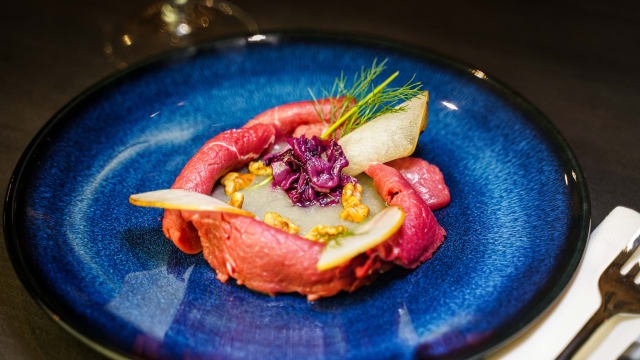 Sashimi di manzo mango spinacio e pinoli