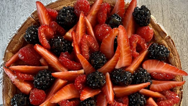 Cheesecake con Frutti di Bosco e Fragole