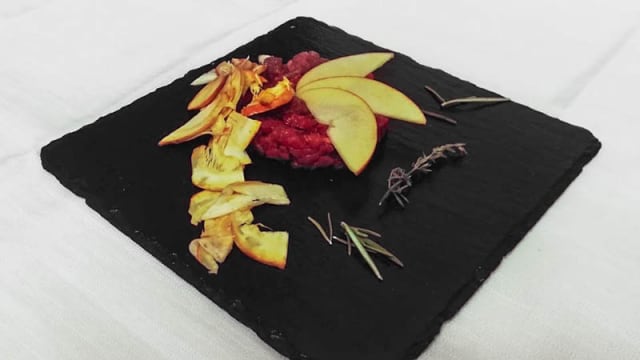 Battuta di Fassona con insalatina di Ovuli e mele