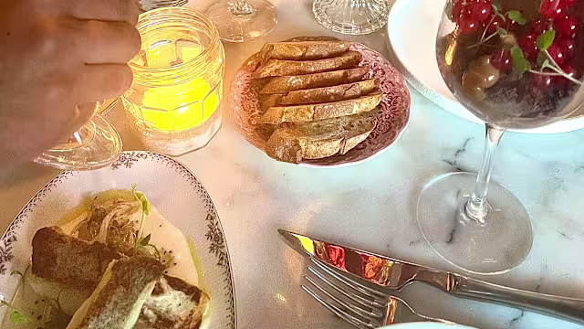 Bistro Pinot, Grou