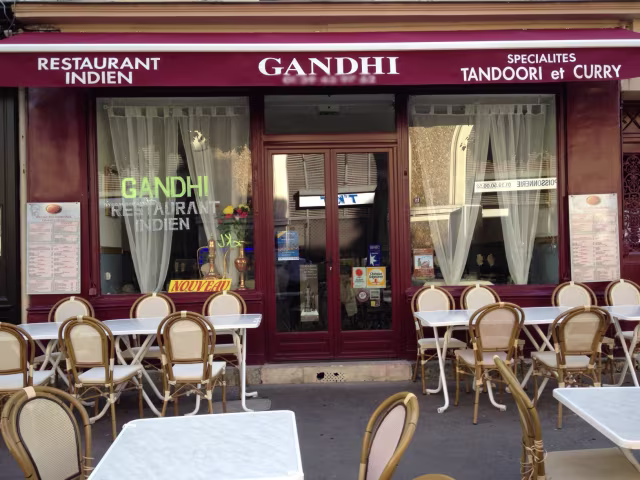 Gandhi, Versailles