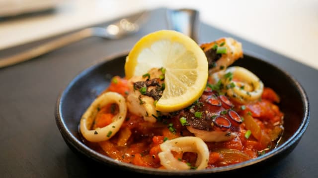 Poulpe rôti, escabèche de légumes
