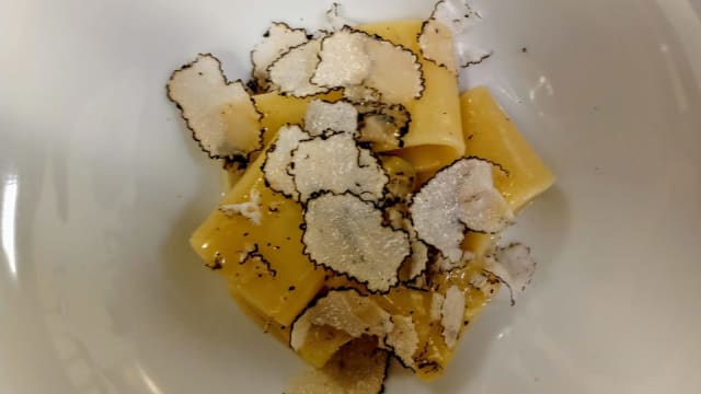 Paccheri Porro e Tartufo Nero Mantecati con Fumetto di Orata