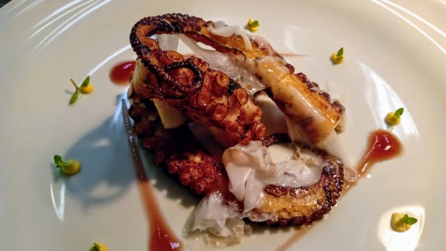 Polpo Arrosto, Pinot Nero, Salsa Aioli e Lardo della Garfagnana