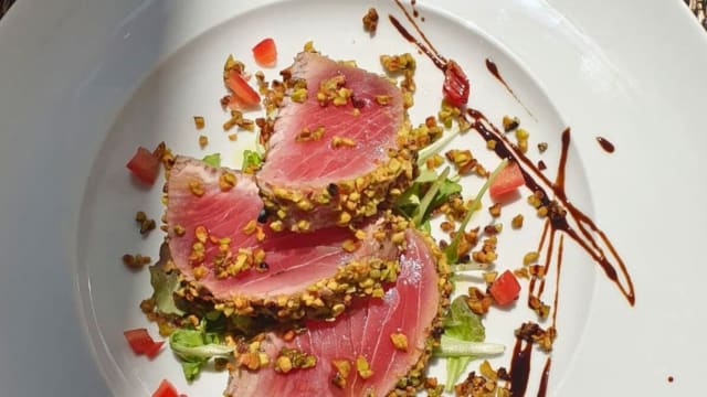 tagliata di tonno al pistacchio di Bronte