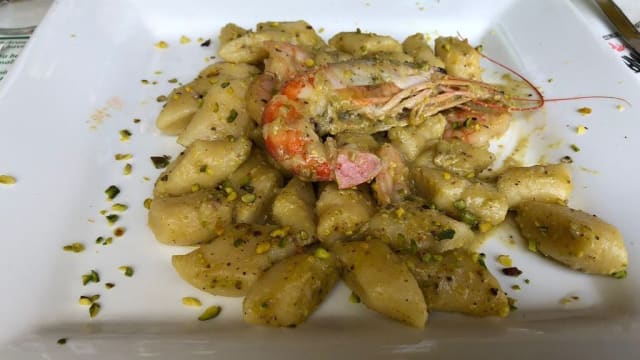 Primi di mare “Gnocchi gamberi e pistacchio”