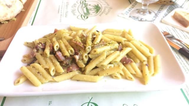 Primi di terra “Penne speck e pistacchio”