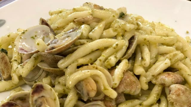 strozzapreti pesto e vongole
