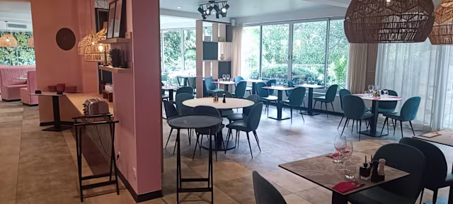 The Hollywood Restaurant Cannes, Cannes