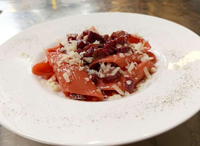 Carbonara di barbabietola rossa e Bozza stagionato