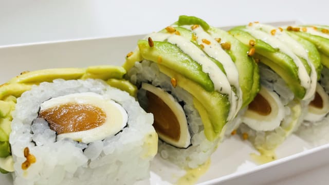 Salmon y aguacate roll