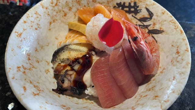 Chirashi Misto