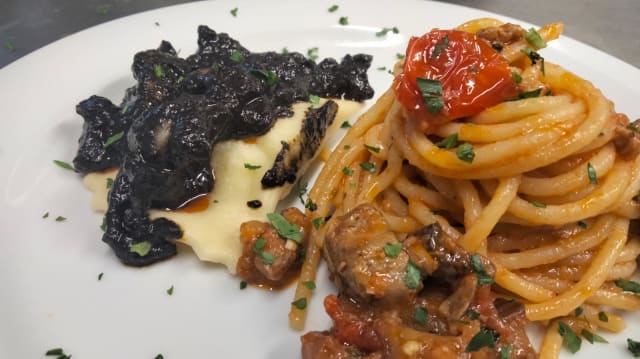 Spaghettoni al ragù di tonno 
