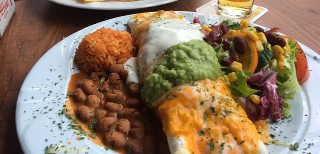 Enchilada Con Polo