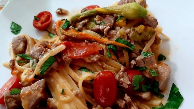 Linguine tonno e fior di zucca