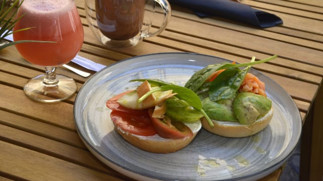 Iki Guys, Salon-de-Provence