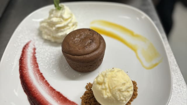 Cœur fondant au chocolat et sa glace à l’absinthe 