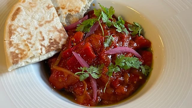 Oeuf poché et sa chakchouka