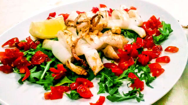 Calamari rucola e pachino