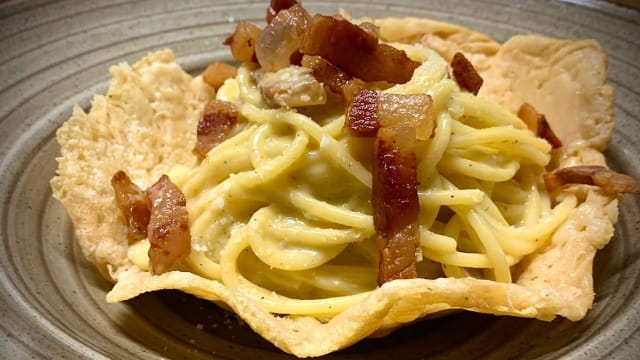 Carbonara in crosta di parmigiano 