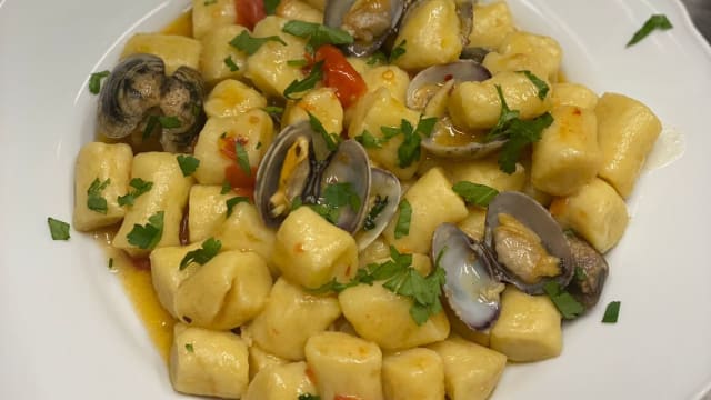 Gnocchi fatti in casa con Vongole,pachino e prezzemolo
